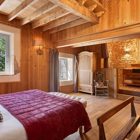 Le Chateau Des Girards *